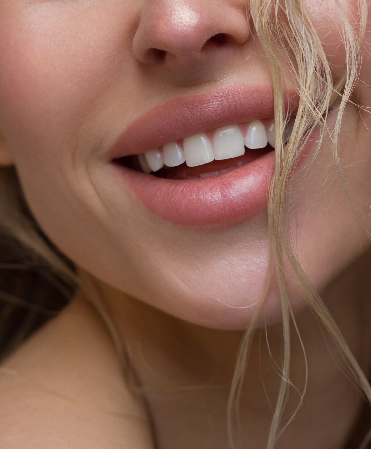 Lubbock lip fillers model with brown hair